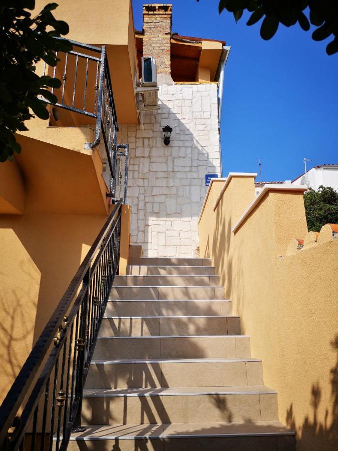Lux Attic Old Town Rab Apartment Rab Town Exterior photo