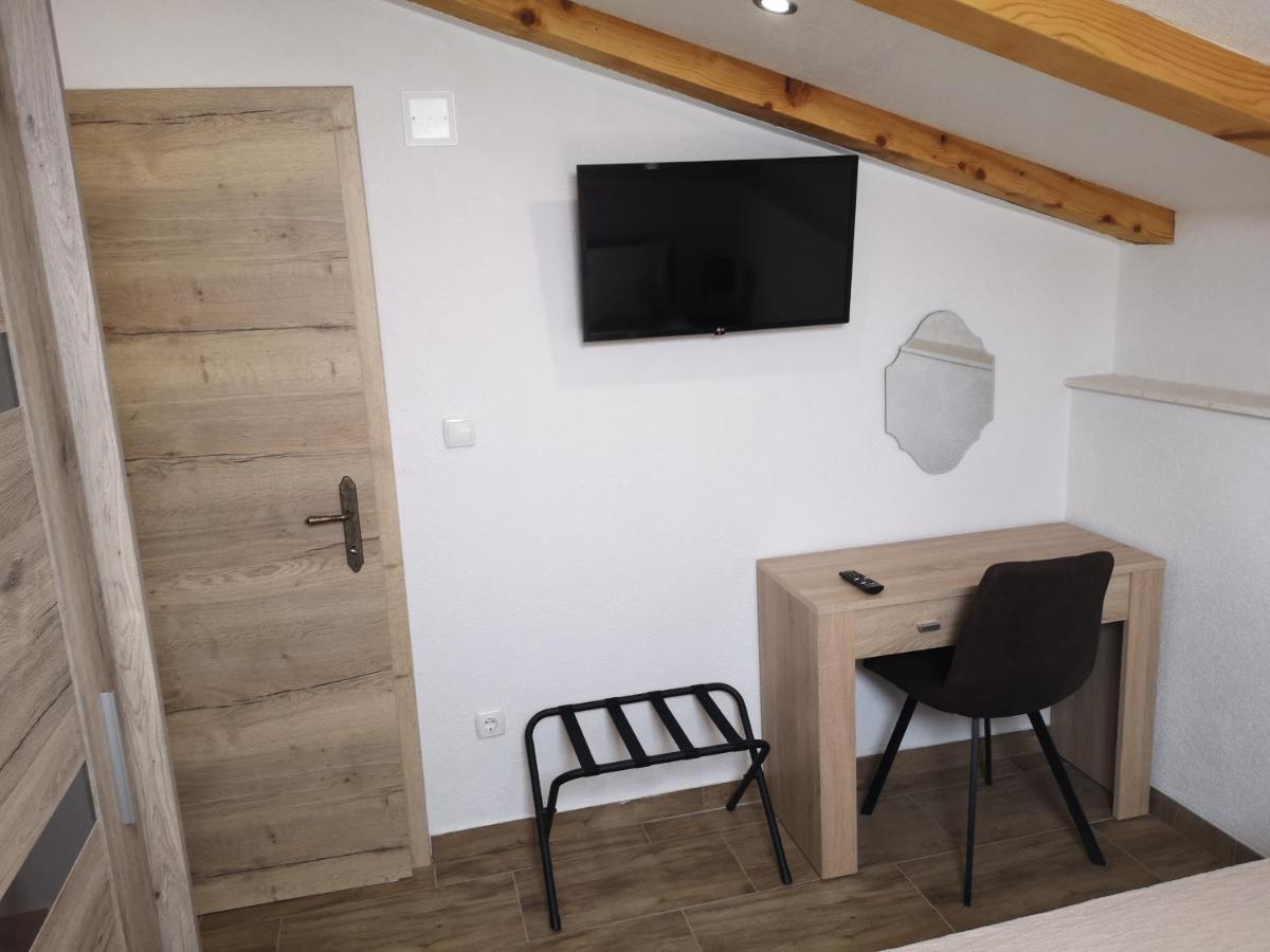 Lux Attic Old Town Rab Apartment Rab Town Exterior photo